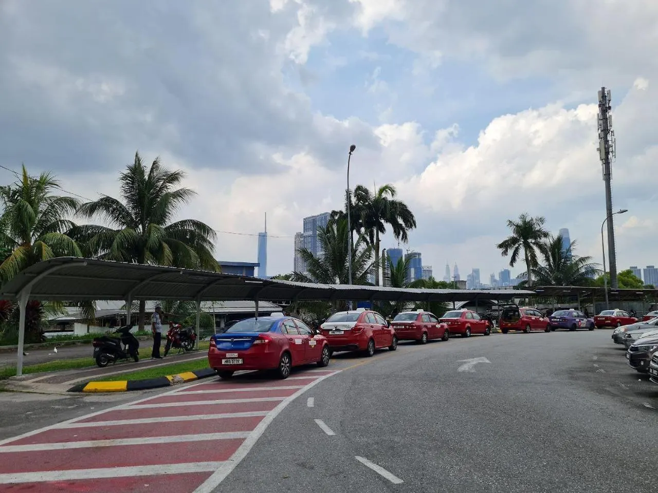 Contatti di 1 Min Next To Lrt Cheras 68